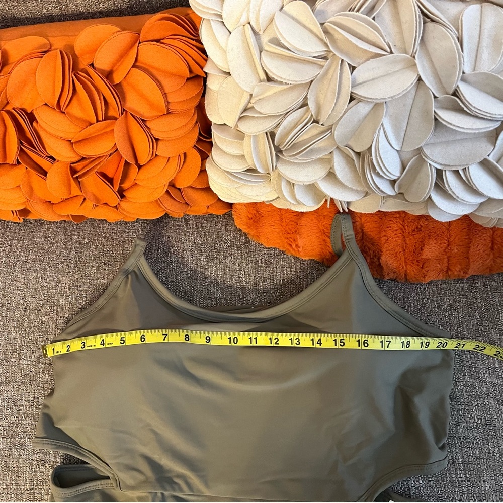 ❣️🆕Old Navy PowerSoft Cutout-Waist Bodysuit for Women -- 6-inch inseam❣️ - Picture 10 of 11